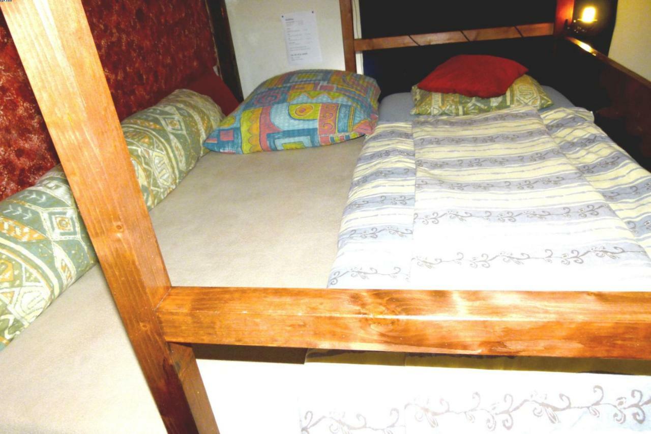Citycentre Room For 1 Female Persons - Alternative Plus 1 Child Francoforte sul Meno Esterno foto